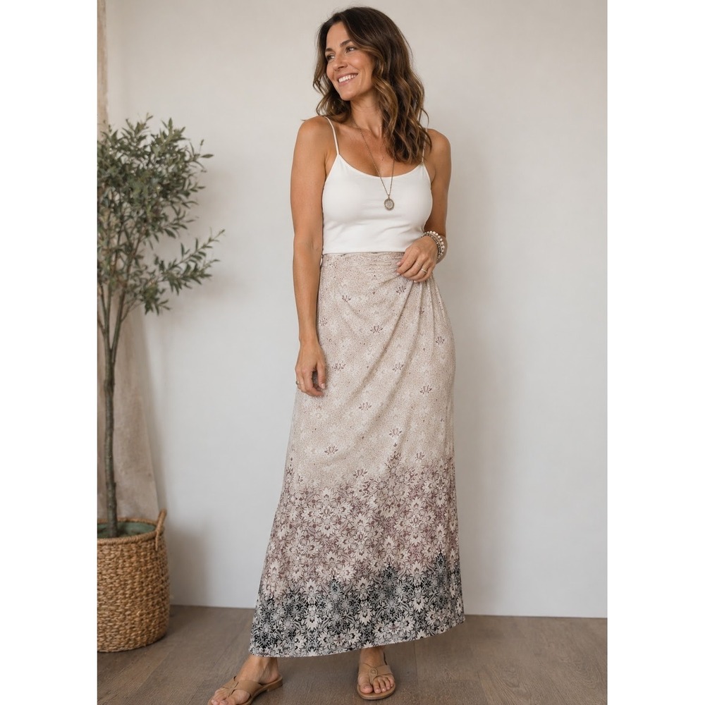 Cato Women Skirt 18/20W Beige Medallion Print Maxi Stretch Knit Gypsy Peasant